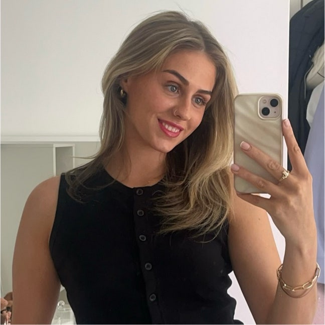 Professional Female seeks a single or double room Main Photo
