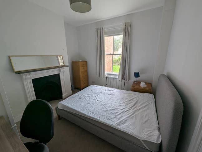 Jericho large room Main Photo