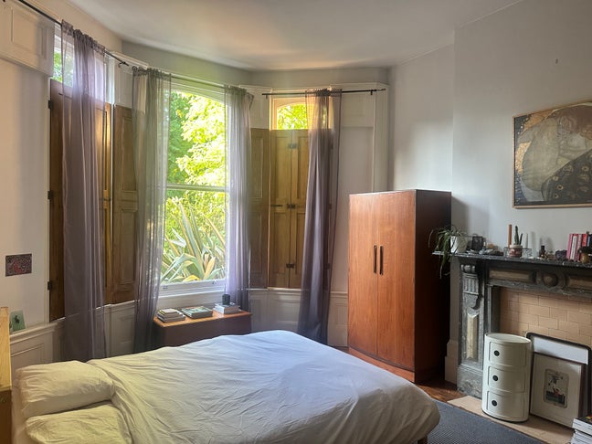 Spacious Double Room in Large 2-Bed Flat w/ Garden Main Photo