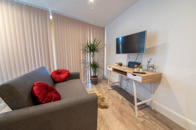 2 Bedrooms Flat 10 Mins from Jubilee Line Zone 2 Main Photo