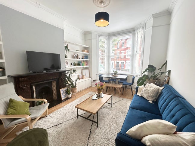 Phenomenal Two Bed Garden Flat Main Photo