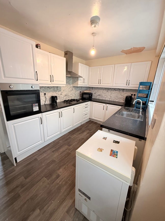 Room to Rent in a Quiet Friendly House Main Photo