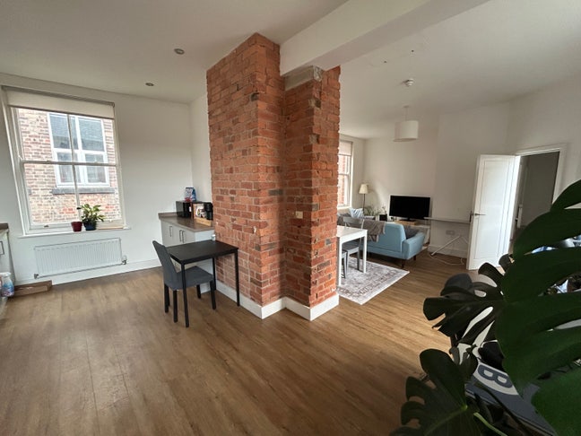 Room available in two bed flat -central location  Main Photo