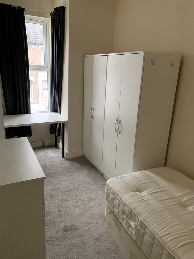 Room 29 - Willesden Junction Main Photo