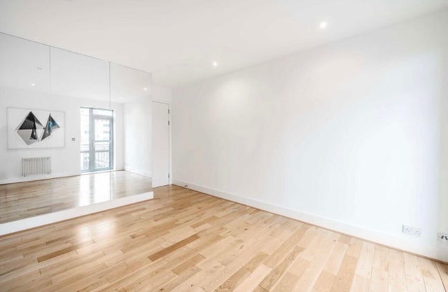 Short term - 2 Bed 1 Bath apartment  Main Photo