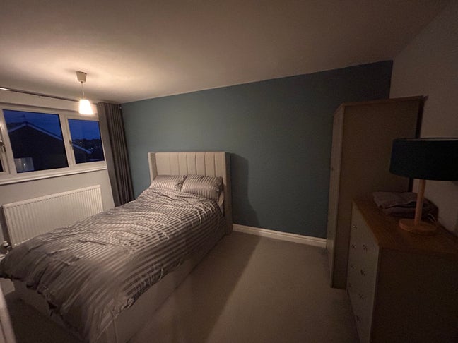 Large Room 15 minute walk into centre of town. Main Photo
