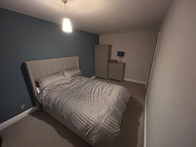 Large Room 15 minute walk into centre of town. Main Photo