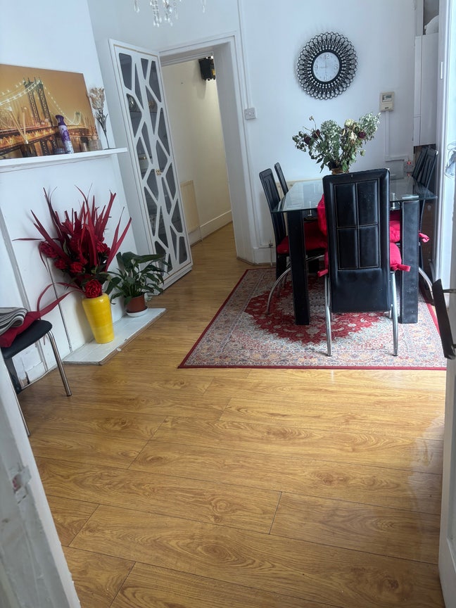 Rent for student and professional  Main Photo