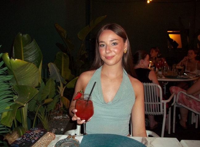 Room/Flatmate wanted for young professional female Main Photo