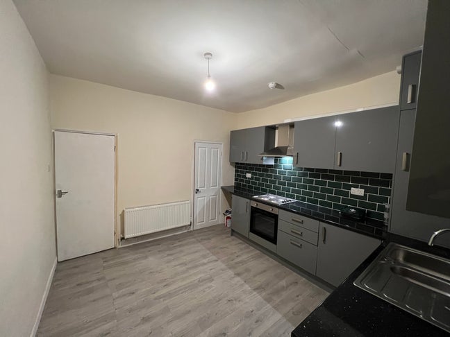1 double room in a 2 bed house share Main Photo