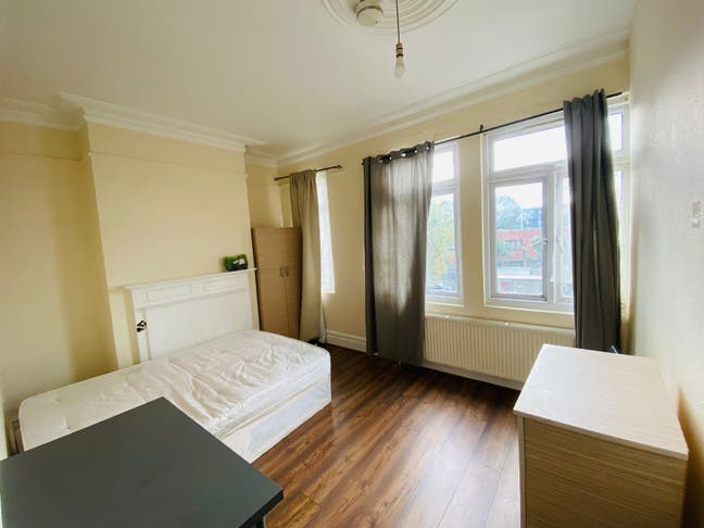 Beautiful rooms available next to station🔥 Main Photo