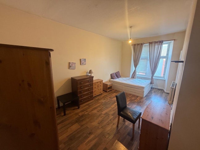 Spacious double bedroom available in Parkhead Main Photo