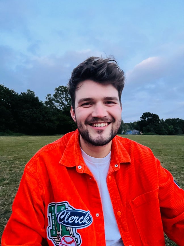 Professional Male Actor seeks a double room Main Photo