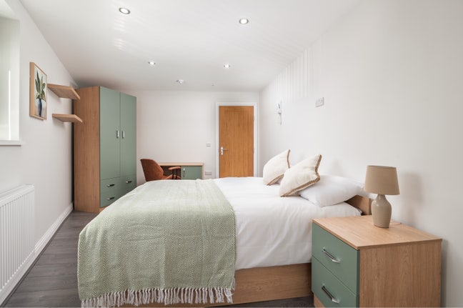Luxury En-Suite Room | 5-Bed Flat Share | M8 Main Photo
