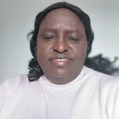 Professional Female seeks a single or double room Main Photo