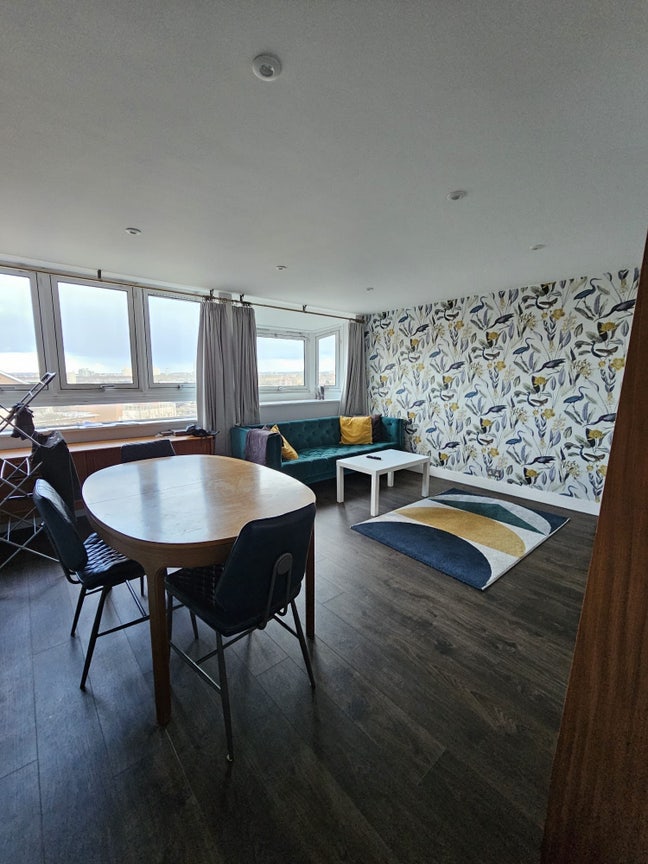 Large double room - bills & cleaner incl  Main Photo