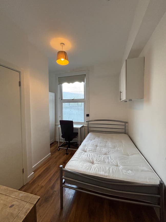 En Suite Room All Bills Incl £1,299pcm aprt WIFI Main Photo