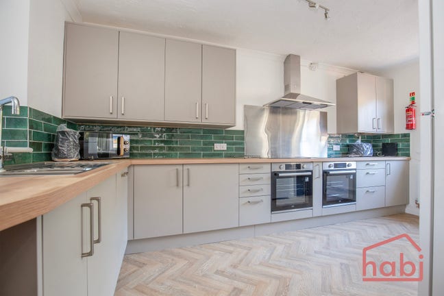 Newly refurbished property with bi-weekly clean Main Photo