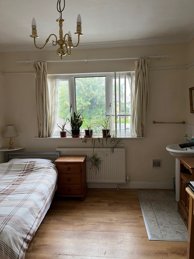 Double room to let  Acton Town W3 Main Photo