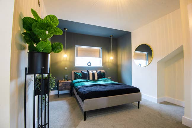 Ensuite bedroom with kitchen BRAND NEW Main Photo