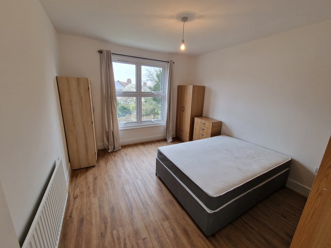 Massive Double Rooms, All Bills inc. Ref CLF Main Photo