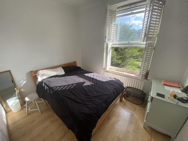 Zone 1, Room Available Sharing with Uk Born Artist Main Photo