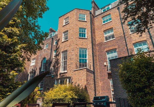 Russel Square - Double to Rent - Close to Station Main Photo
