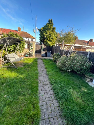 Spacious Double Room for  Professional/ Student Main Photo