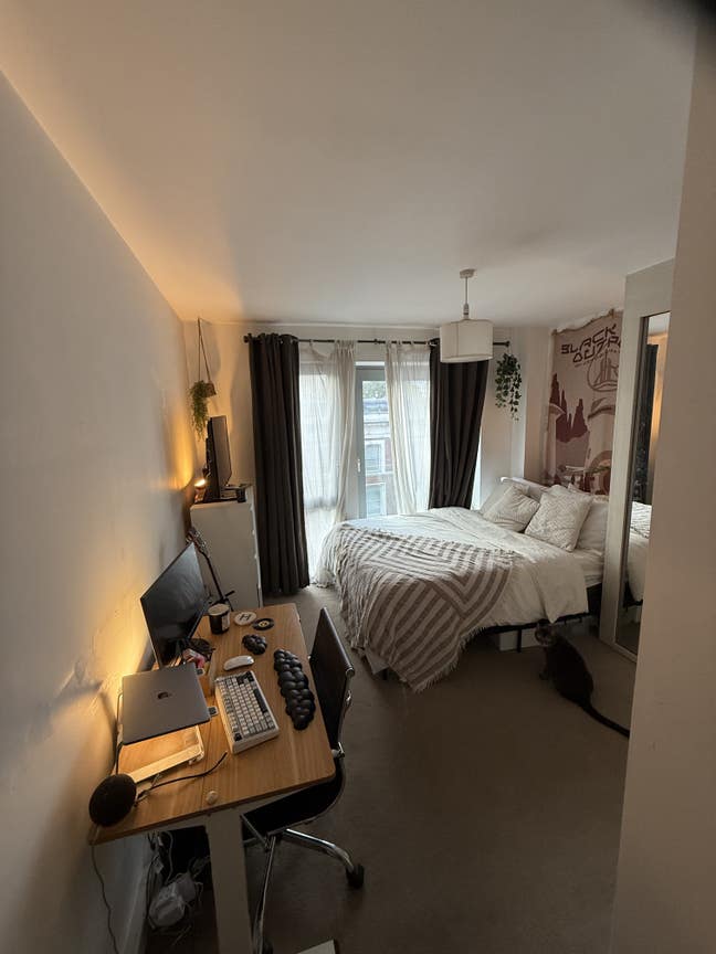 En-suite double room close to Dalston stations Main Photo