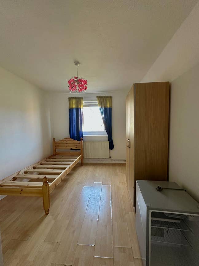4 Rooms to Let in  Barking Main Photo