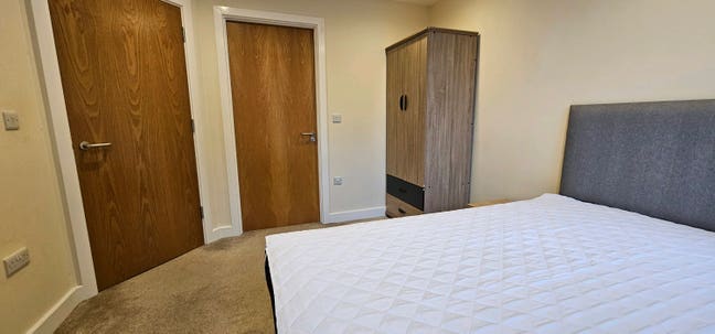 Large Double Room  Near Town Centre  Main Photo