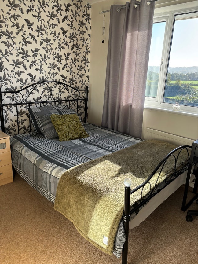Lovely Double Room in friendly  house from £350 pm Main Photo