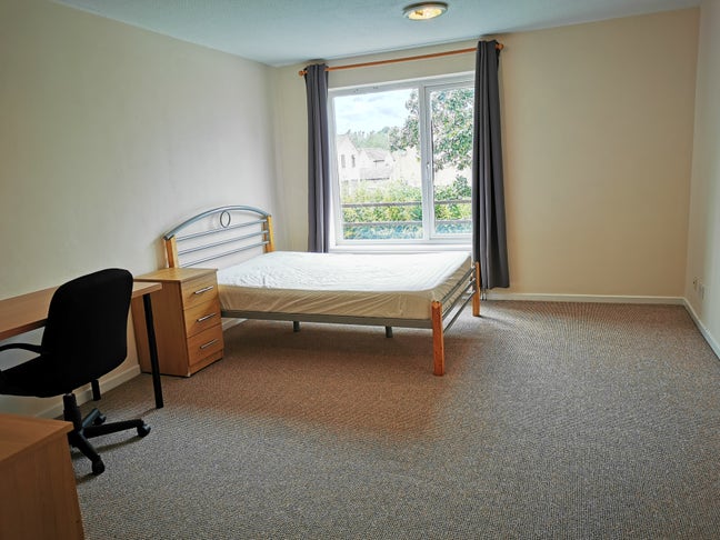 Double Bedroom close to MK Centre for Professional Main Photo
