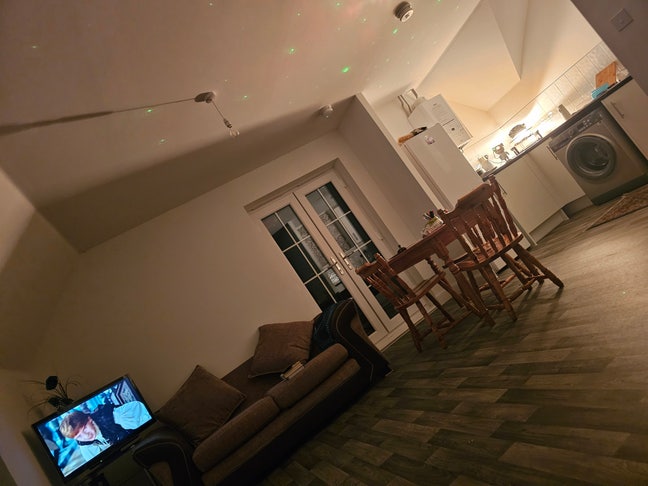  Bright Furnished Room + Private TV w Main Photo