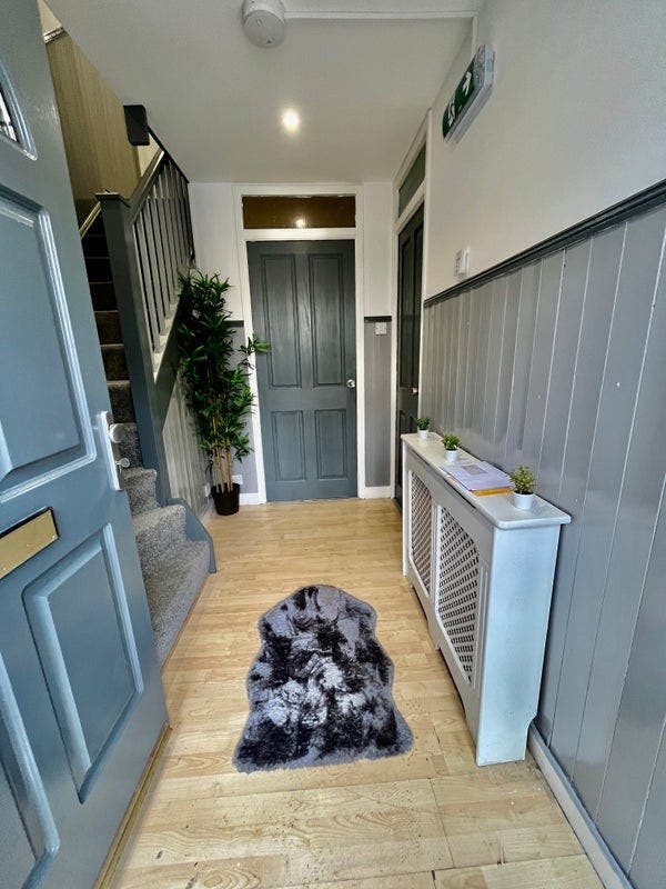 Nice and Cozy Room in Oval 🍬Act Fast - Book it  Main Photo