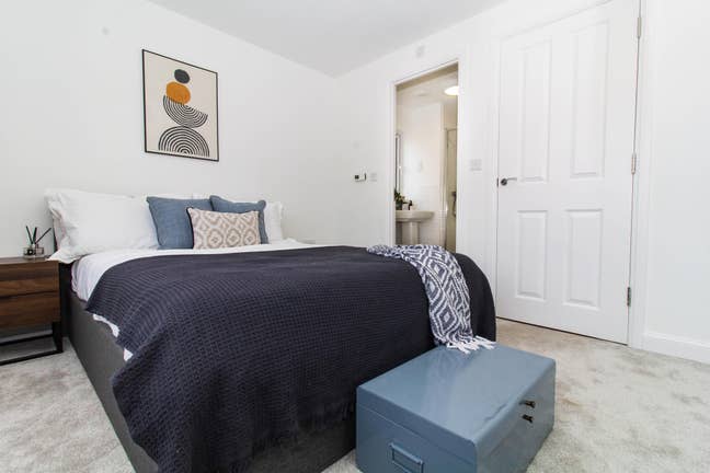 Large Double Room with Ensuite in Abingdon 🏡 Main Photo