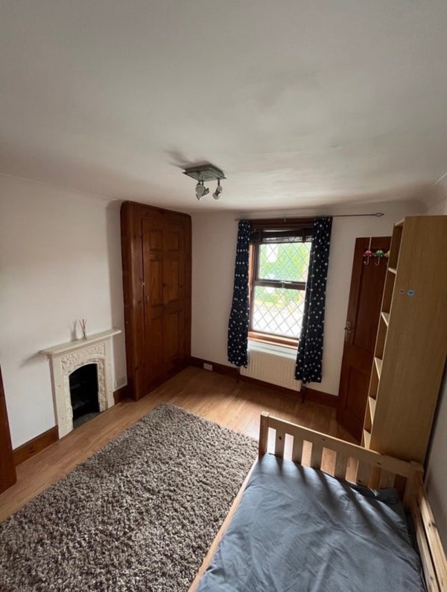 Bright Double Room in Friendly House Main Photo