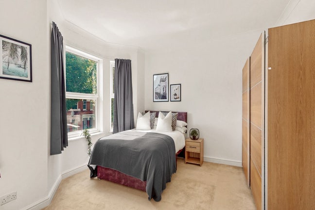 Large double room in Ealing  Main Photo