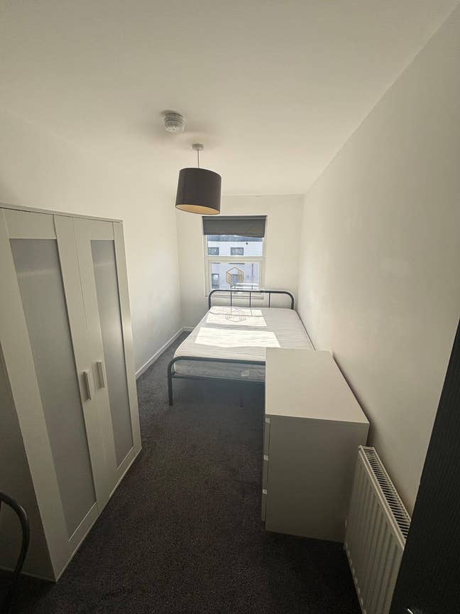 Ready-to-Move-In! All Bills & Fast WiFi | Spacious Main Photo