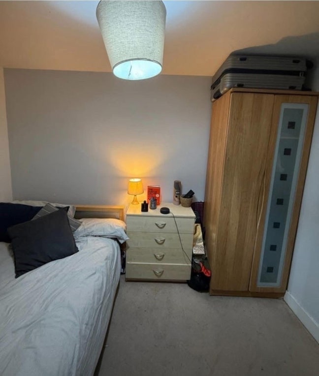 Looking for a flatmate Main Photo