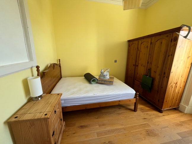 Sunny side double bedroom-Ready to move in   Main Photo
