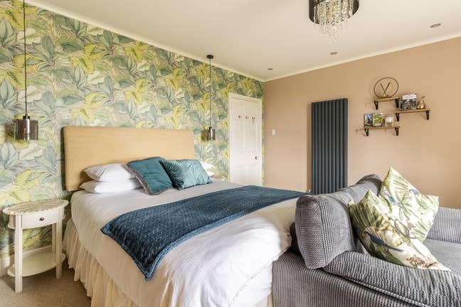 Ensuite room available in Large Manor House Main Photo