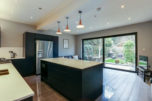 Stunning house, with large room - Ealing Main Photo