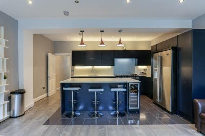 Stunning house, with large room - Ealing Main Photo