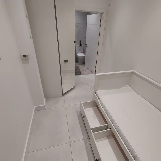 🌸 Modern En-Suite Single Room – HA7 Main Photo