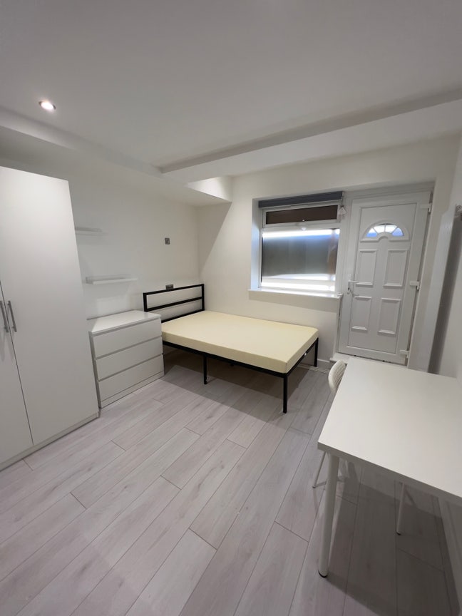 Luxury Double Room ENSUITE - Burnley Town Centre Main Photo