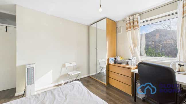 🔥Massive Room🔥Walk to Work🔥Prime Location🔥 Main Photo