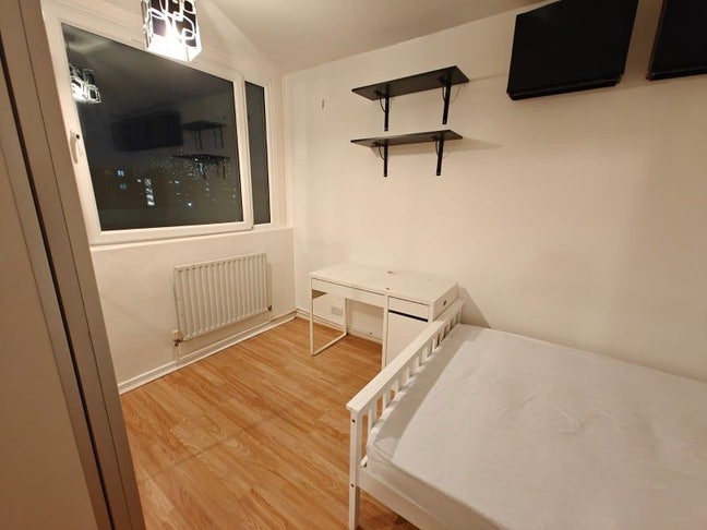 ** Aldgate  **  Large Double Room Available Now * Main Photo