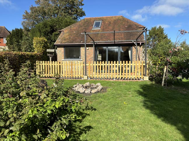 Stunning Self-contained Studio in Semi-Rural Oasis Main Photo