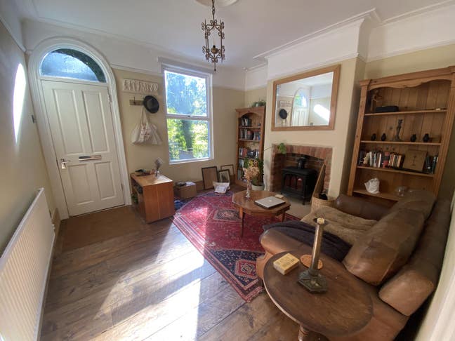 Spacious Attic Room in Millhouses Main Photo